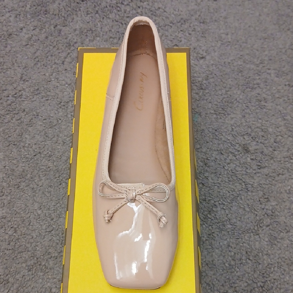 Cream Ballet Flats with Bow Detail